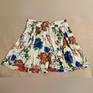 Woman’s Old Navy Size 8 Floral Skirt. Knee Length. Gently Used